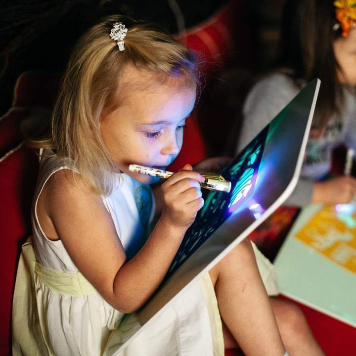 MagicDrawing - Illuminated educational drawing board